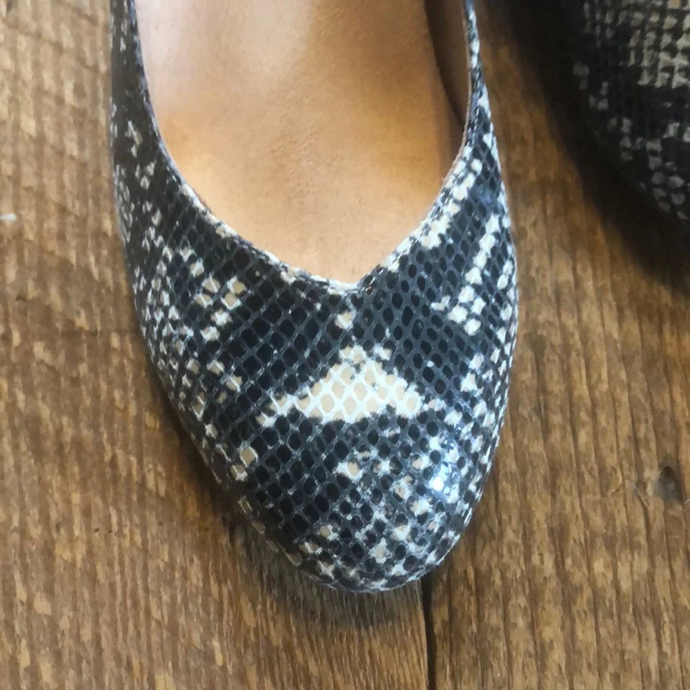 Vionic Antonia snakeskin wedge 7